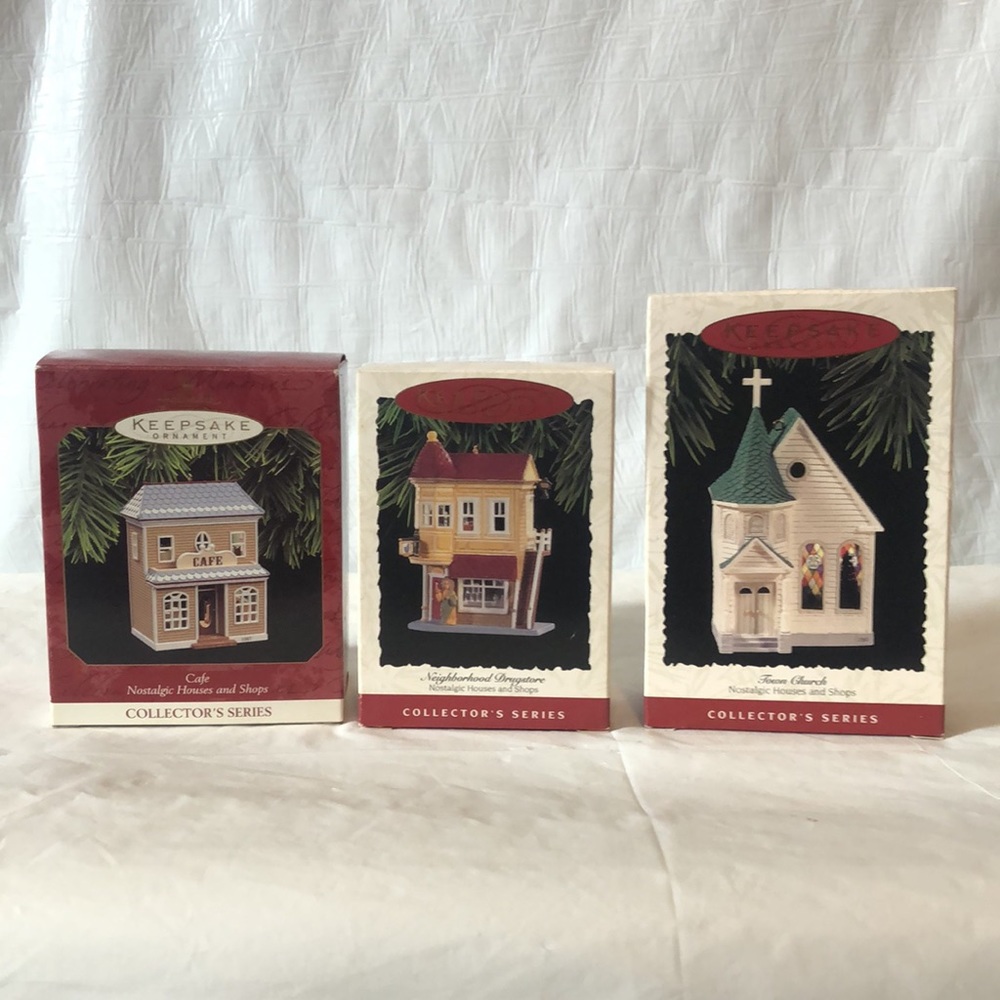 Hallmark Nostalgic Houses & shops: drugstore, Cafe & church MIB
